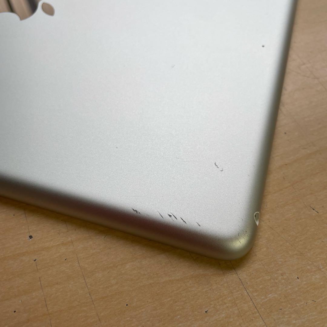 iPad 第6世代　A1893　Wi-Fiモデル　シルバー　32GB 美品　#4