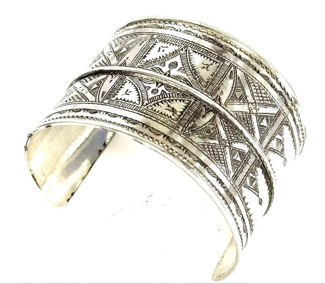 トゥアレグ族　ハンドメイド　シルバーバングル