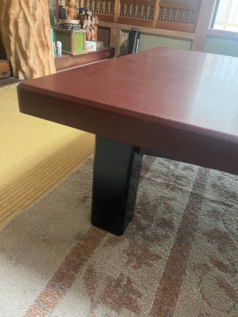 輪島塗　赤い木製座卓 光沢仕上げ