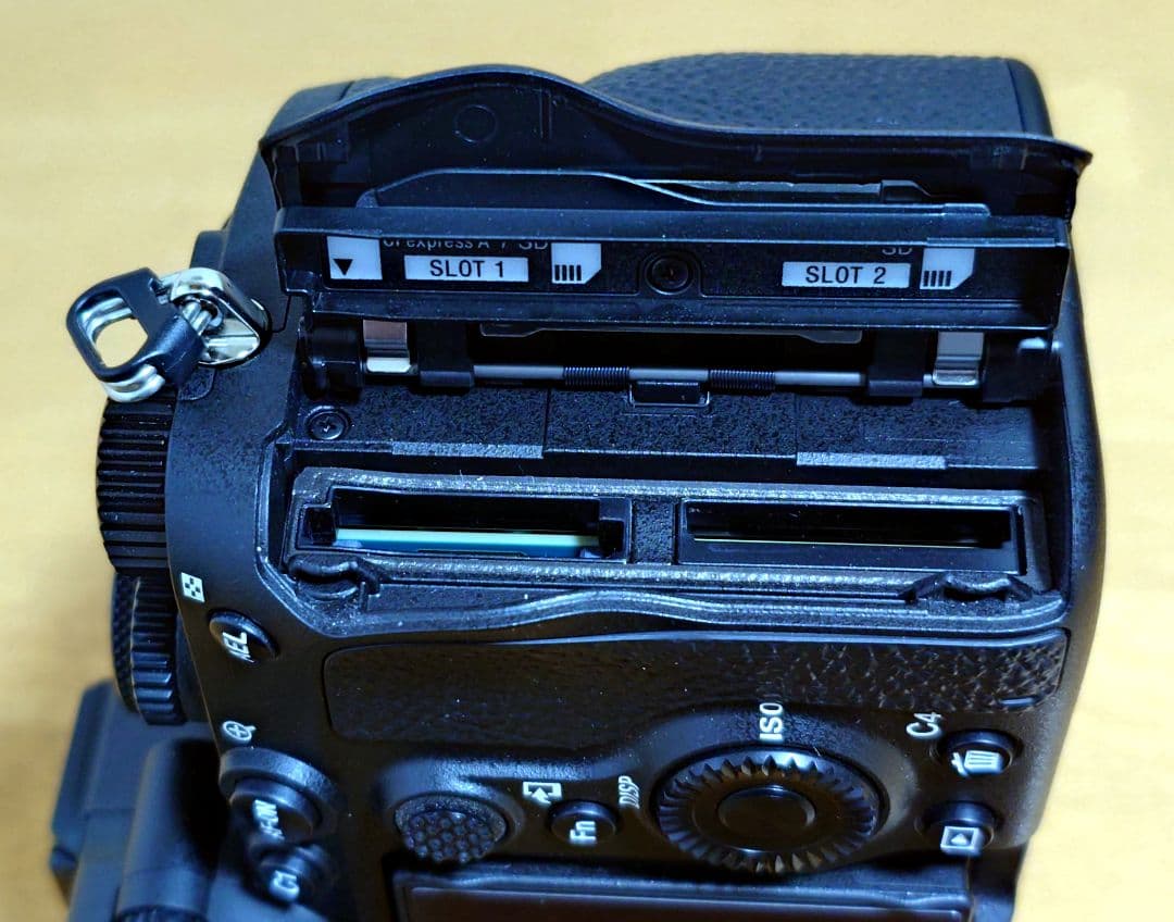 α7 IV ミラーレス一眼カメラ ボディ ＋ 本革カメラハーフケース