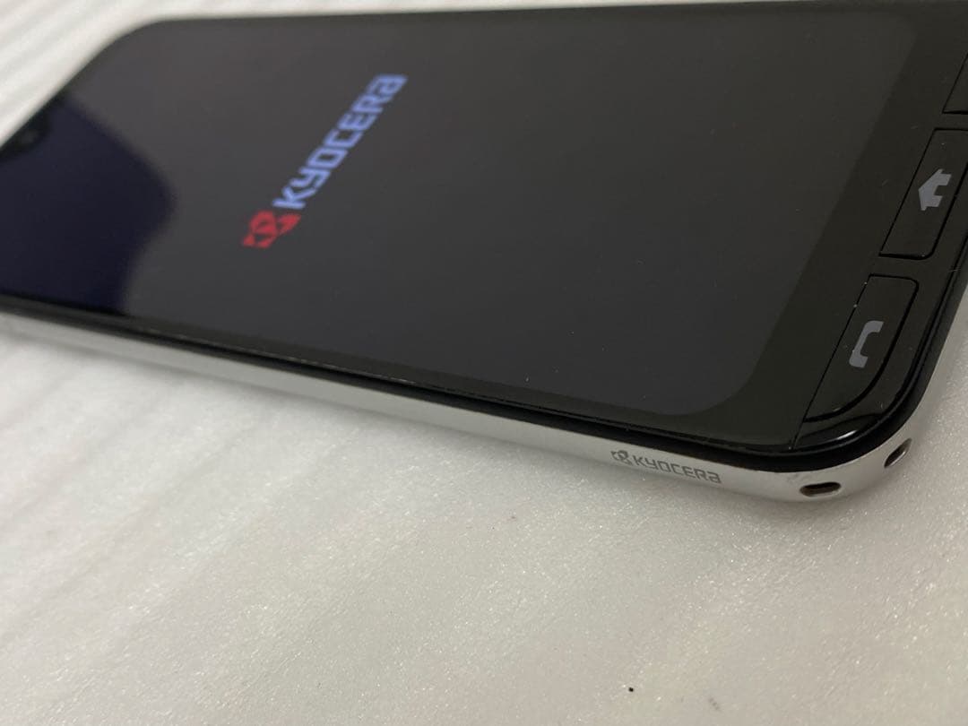 3-3030 京セラ製のスマートフォン「かんたんスマホ3 (A205KC)