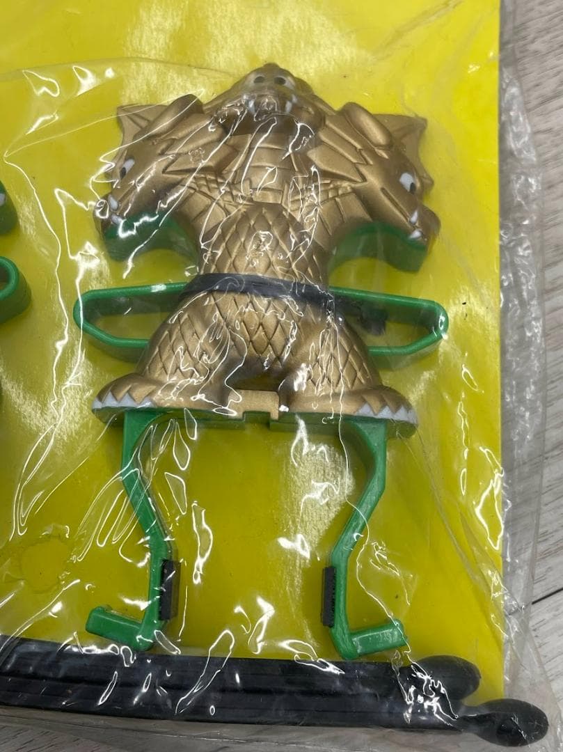 新品 バンダイ ゲレンデヒーローシリーズ ゴジラバンド スキー＆ストック結束具