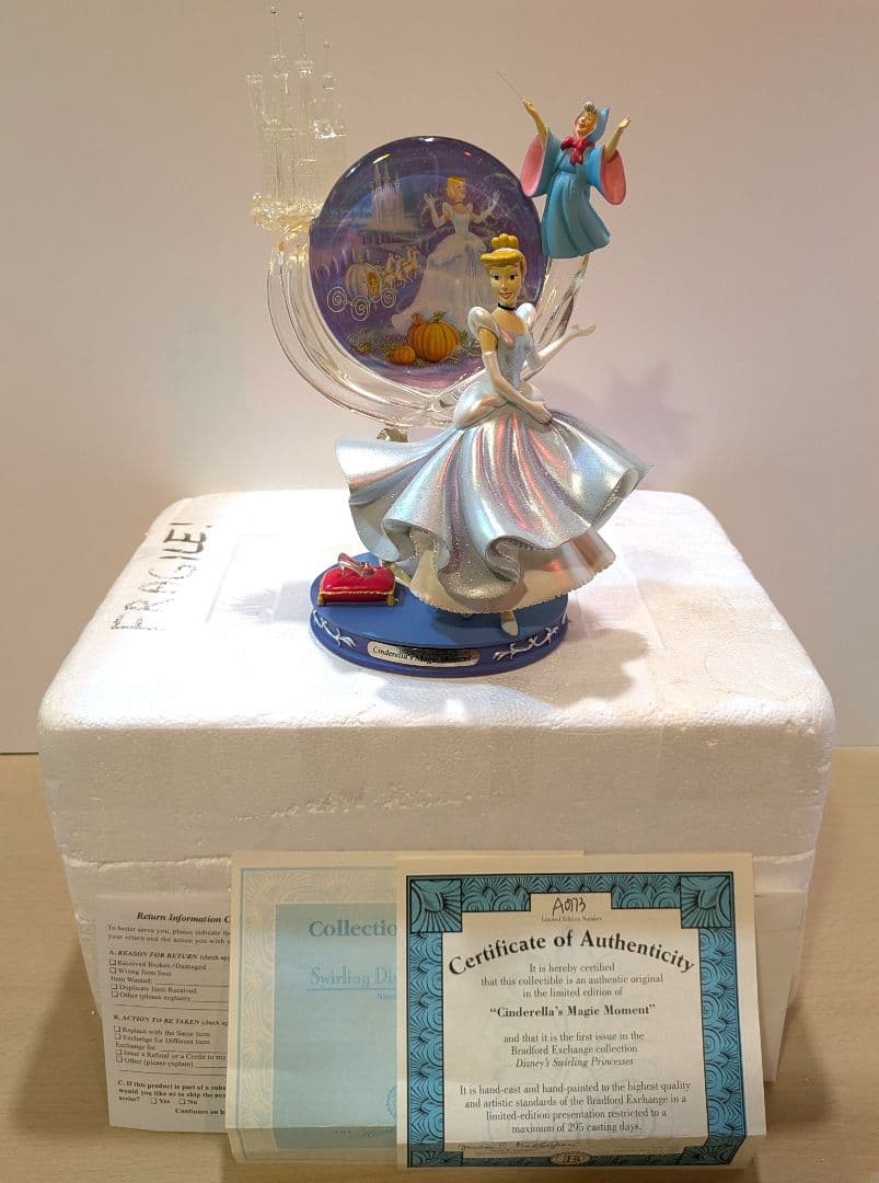 ディズニー スワーリング プリンセス　シンデレラズ・マジック・モーメント　レア