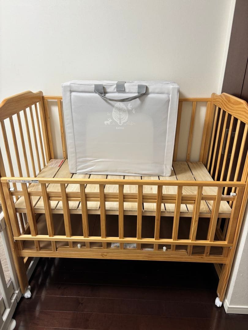 【大阪市内引取限定】カトージ　ベビーベッド＋組布団　セット　KATOJI
