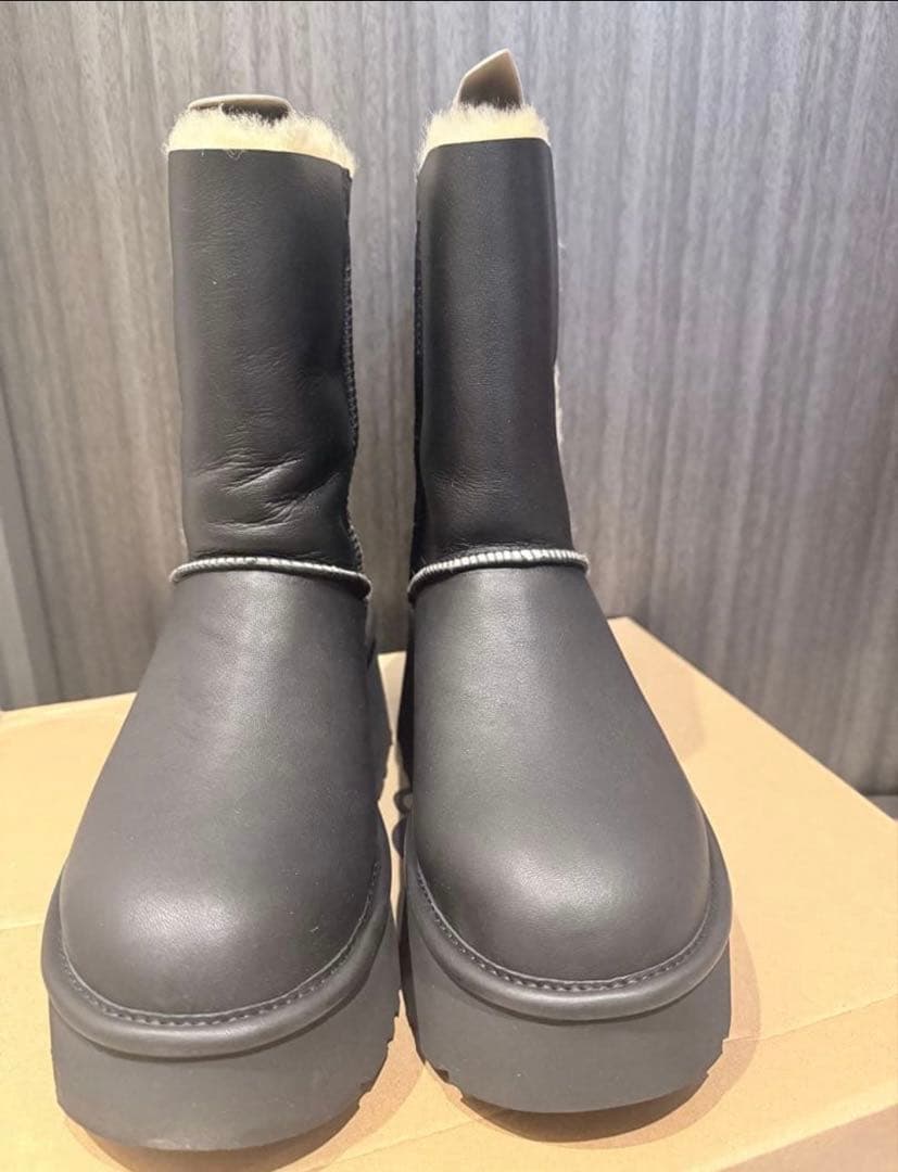 新品未使用/UGG W ESMEE LEATHER BOOT25cm