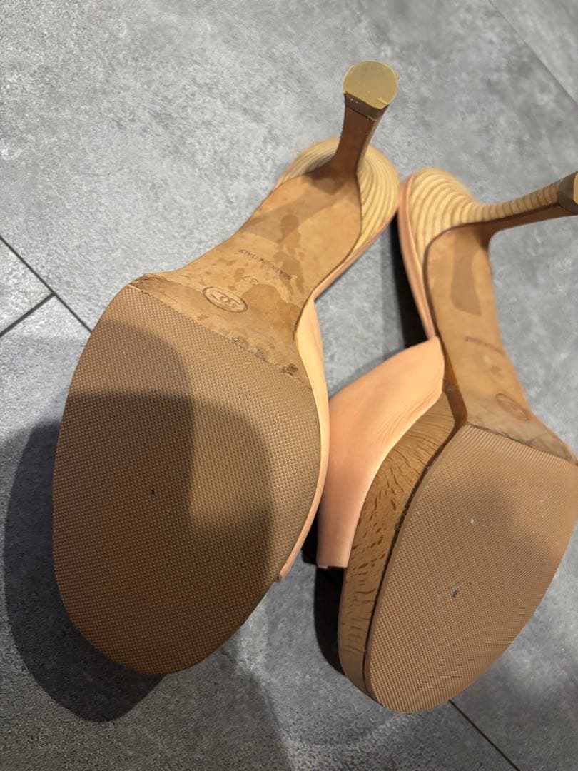 シャネル　ヒール　ベージュ ゴールドバックル サンダル　CHANEL