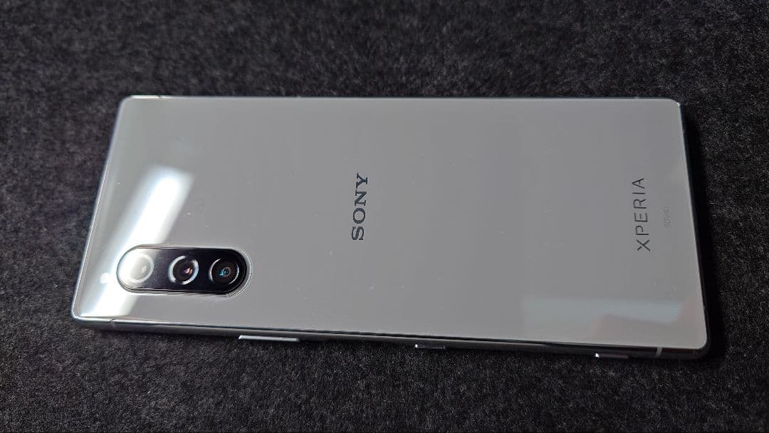 美品　au SONY Xperia 5 SOV41 グレー　ホワイト