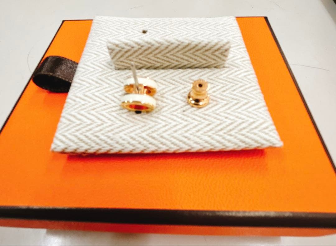 エルメス ポップH ピアス レディース ホワイト ゴールド 片耳　美品