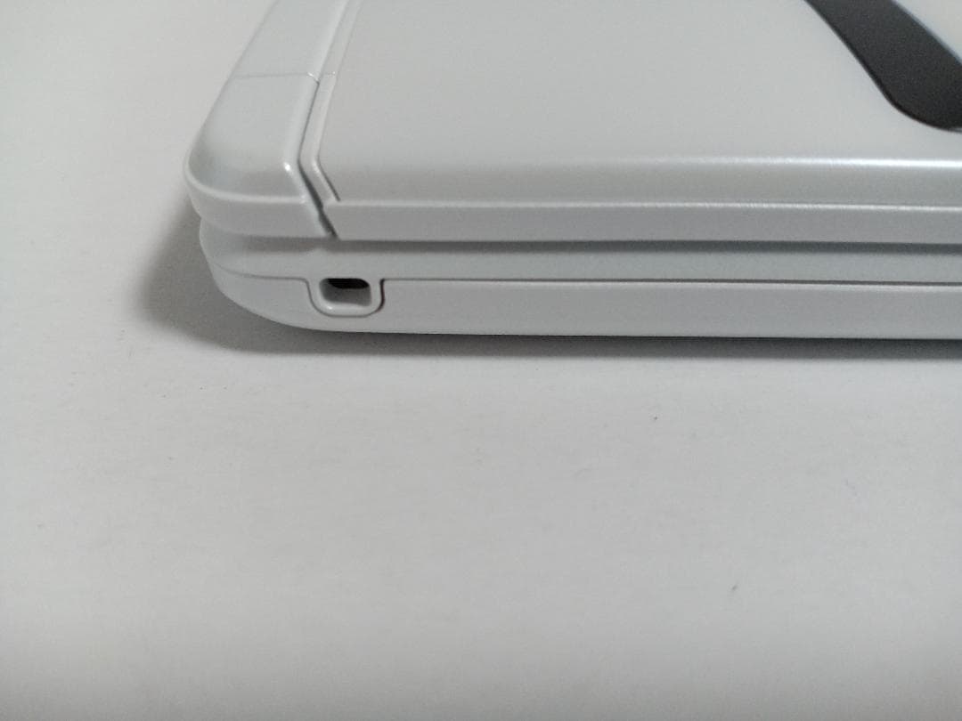 ☆ au GRATINA KYF42 ホワイト SIMロック解除済み