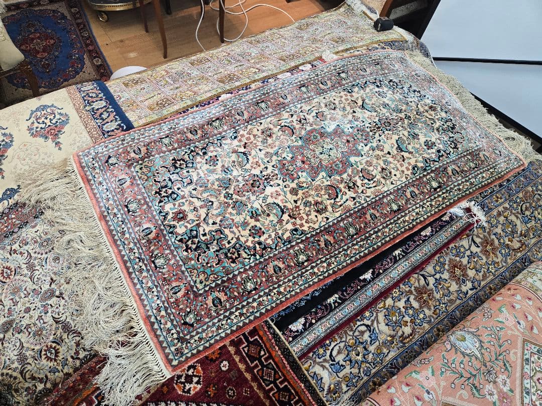 トルクラグ手織り クリーニング済み 素材シルク サイズ126cm×66cm