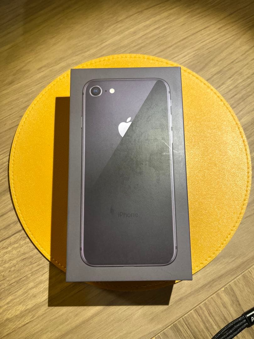 iPhone 8 64GB本体