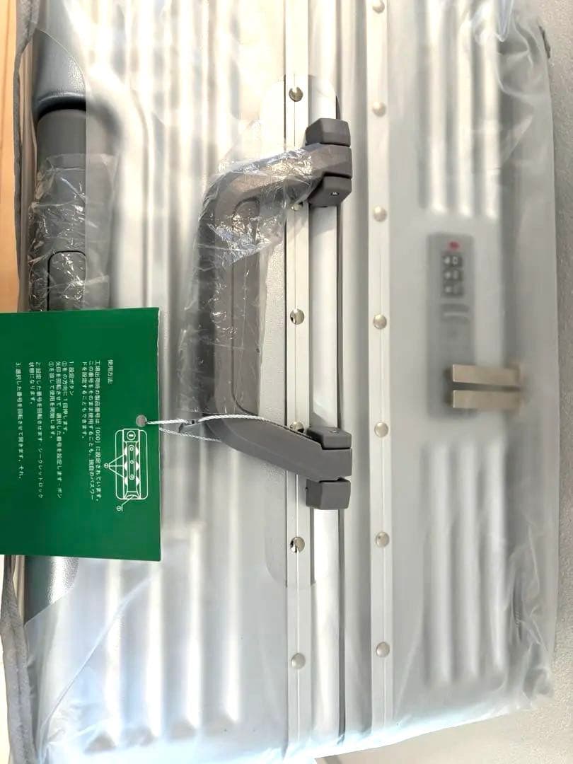 ラスト1点 スーツケースTSAロックMサイズ65Lシルバー