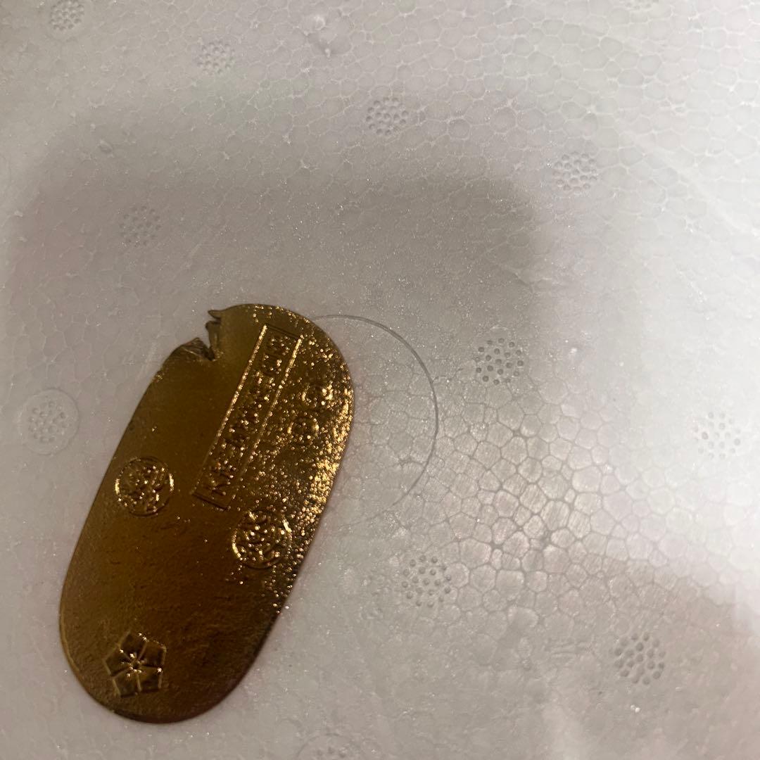 金色模様入りコレクションアイテム 約10cm 22g,21g 2個