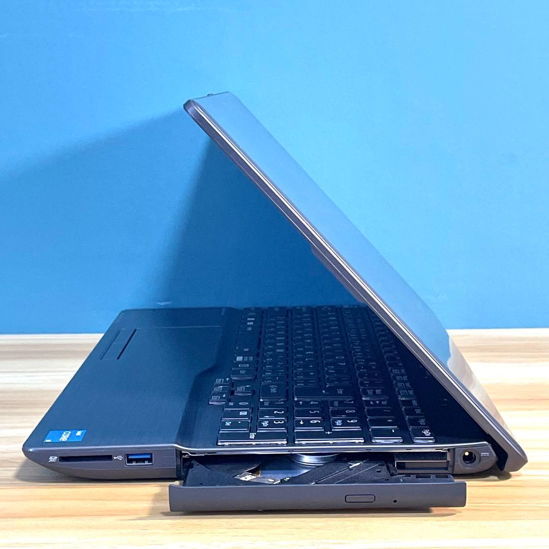 富士通 LIFEBOOK/Corei3-1215U/16GB/SSD512GB