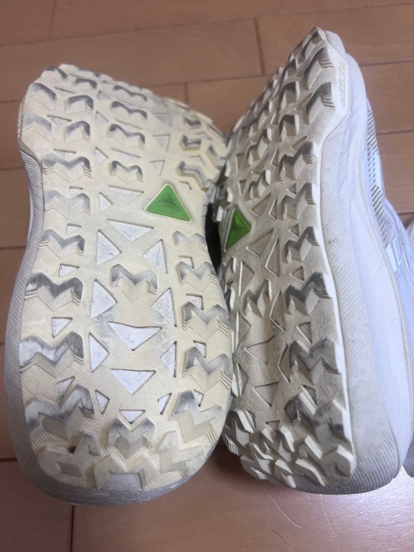 アシックス　トレランシューズ トラブーコマックス　白　　26せんち