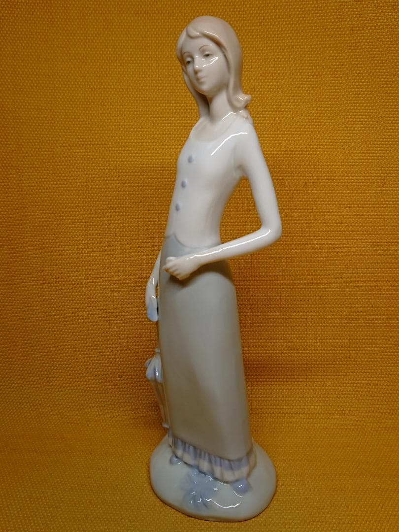 【美品】人形　陶器　オブジェ　置物　インテリア　工芸品　美術品　A1418