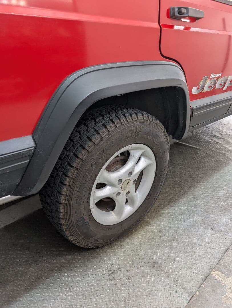 Jeep cherokee XJ 15インチ 純正ホイール スタッドレスタイヤ