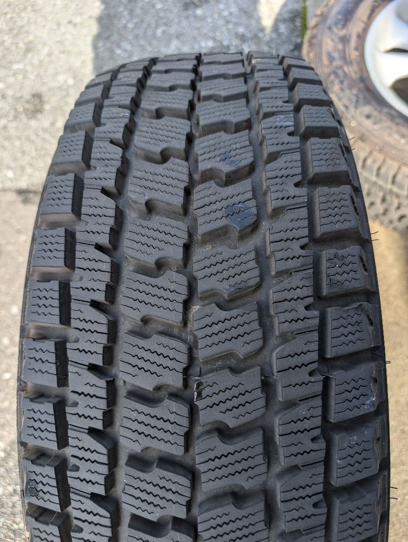 Jeep cherokee XJ 15インチ 純正ホイール スタッドレスタイヤ