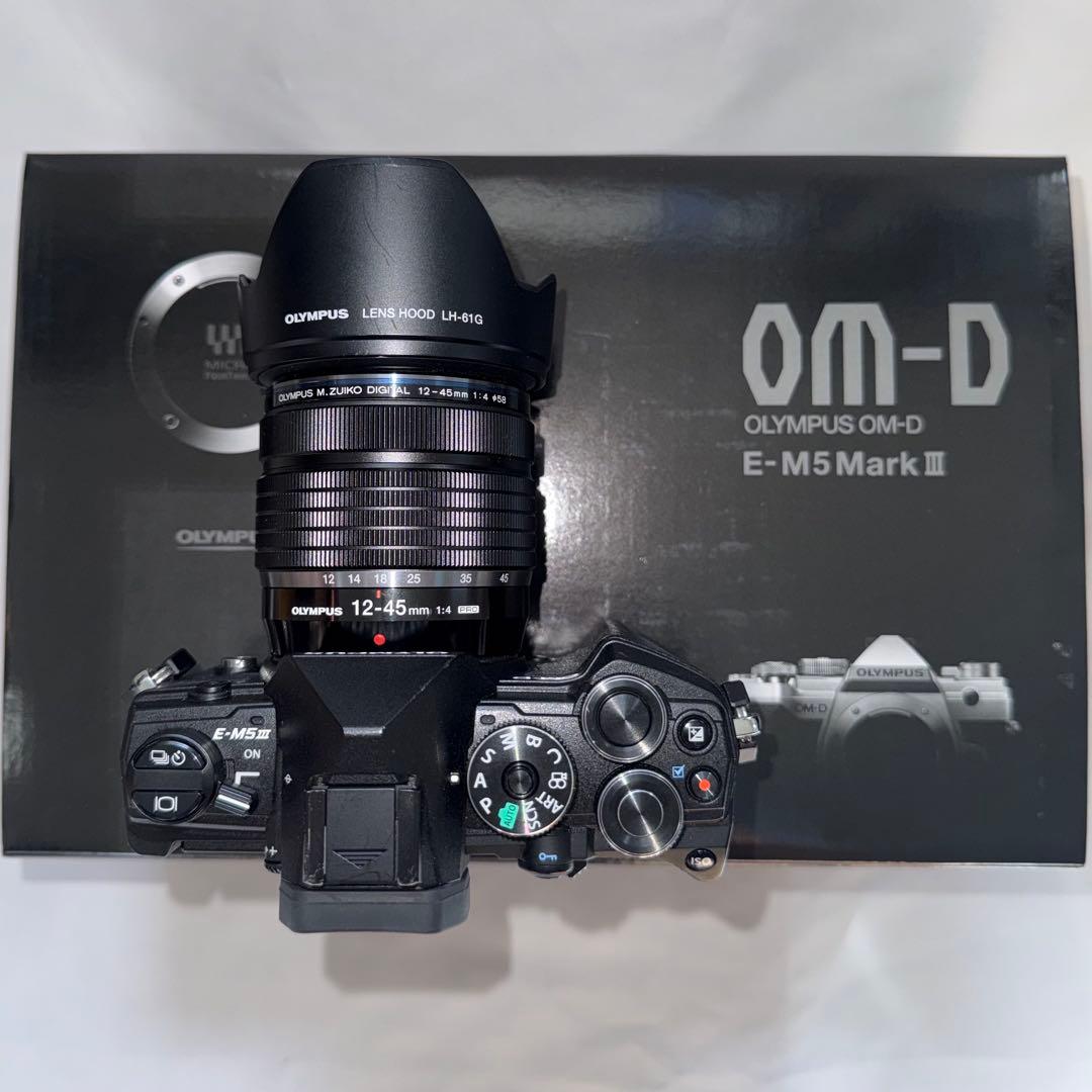 オリンパスOM-D E-M5 Mark III + 12-45mm F4 PRO
