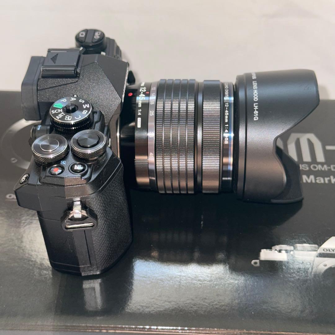 オリンパスOM-D E-M5 Mark III + 12-45mm F4 PRO