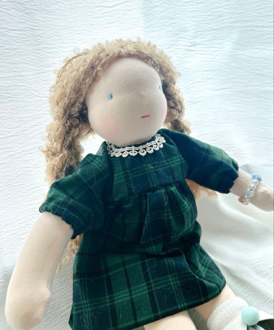 ウォルドルフ人形　B体 カーリーヘアーの女の子