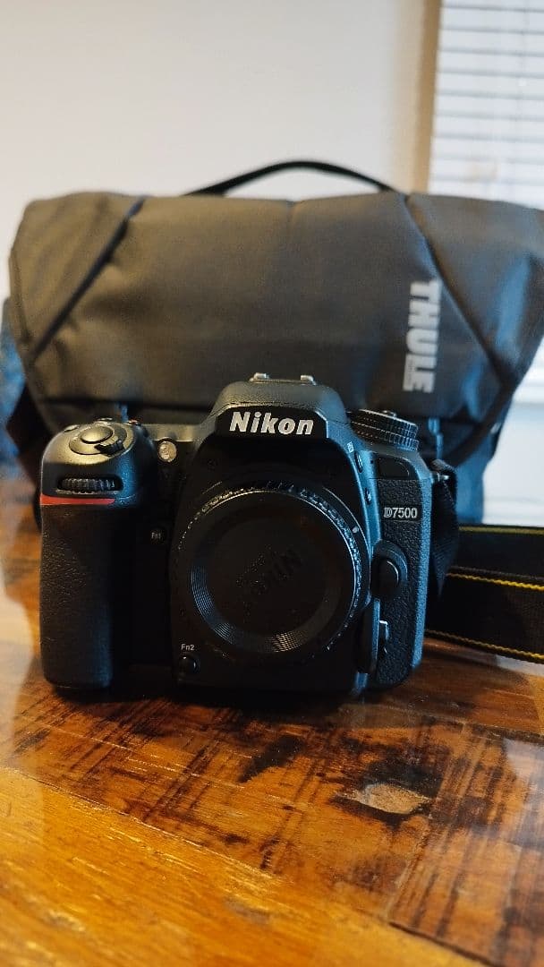 ボ*ん様 Nikon D7500 デジタル一眼レフカメラ収納バッグ、バッテリー取
