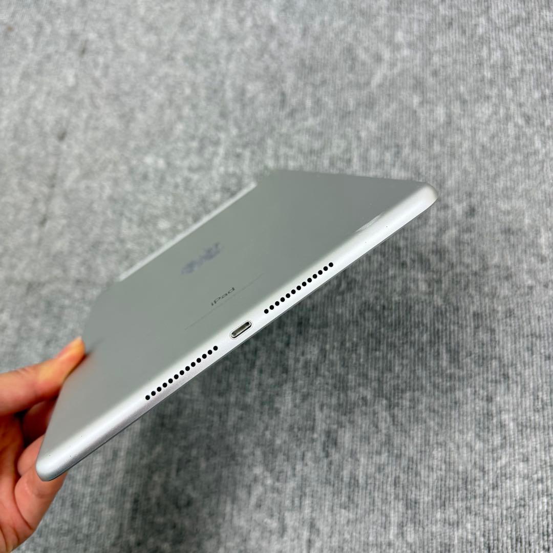 iPad 第一6世代 32GB Wi-Fi + Cellular シルバー