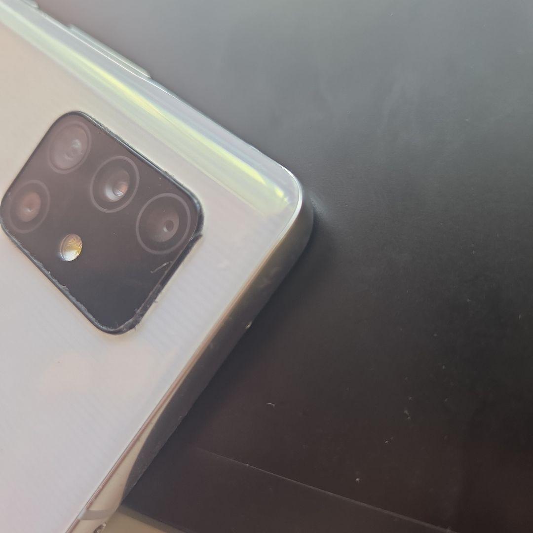 Galaxy A51 SC-54A docomo 本体とイヤホン