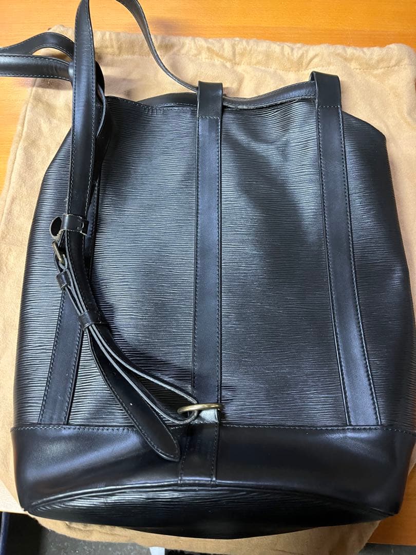 ルイヴィトン　エピ　ランドネ　PM ショルダーバッグ　レザー　ブラック　中古