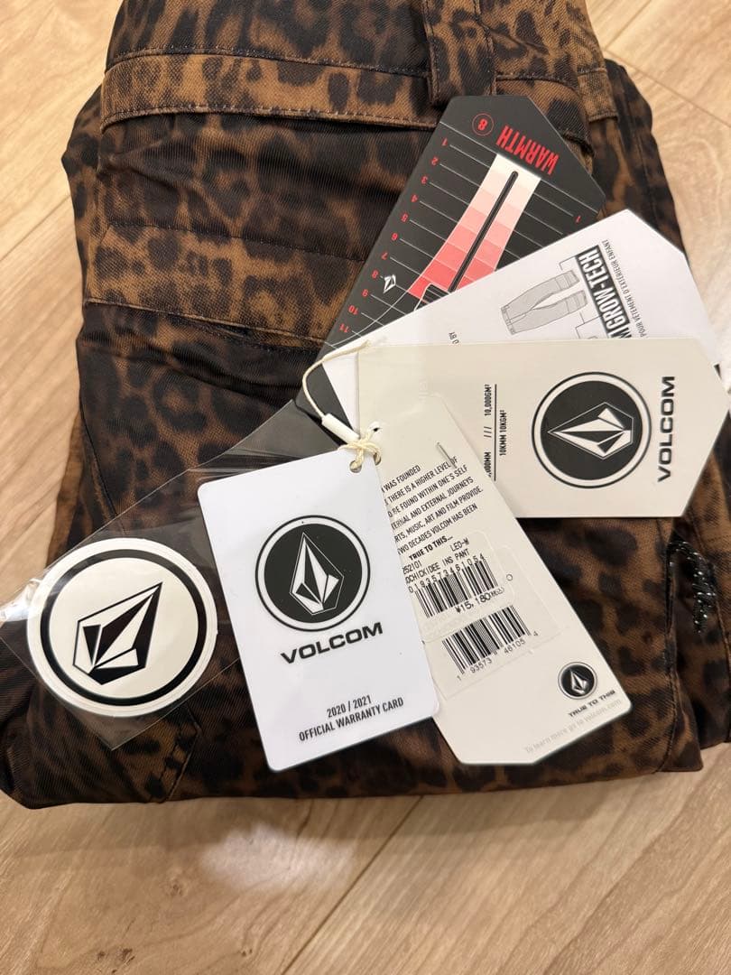 キッズスノーボードウェア　VOLCOM ヒョウ柄　Mサイズ