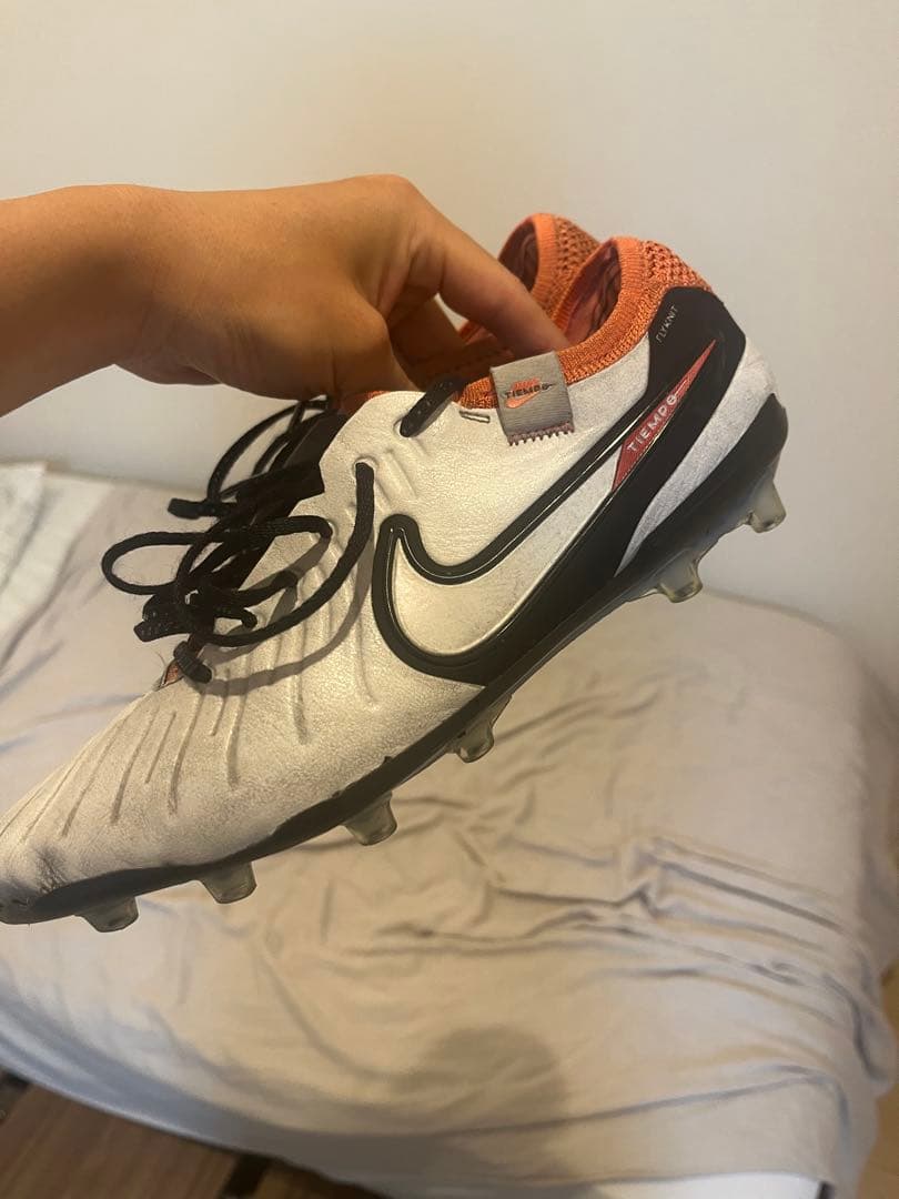 Nike ティエンポレジェンド10 AGサッカーシューズ ホワイト/オレンジ