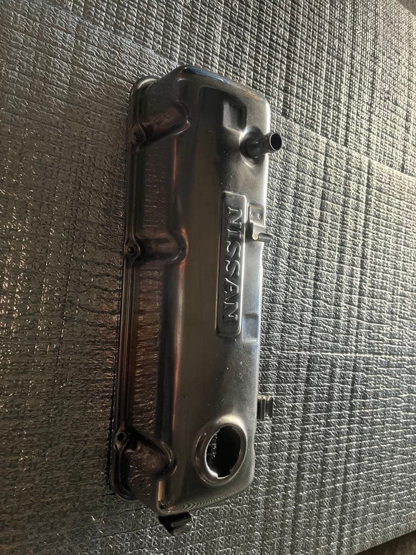 Nissan タペットカバー メッキ　サニトラ
