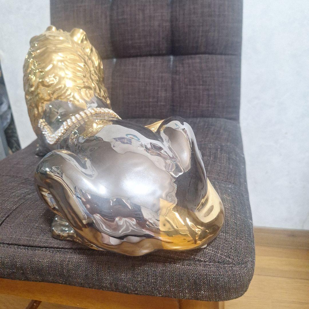 イタリア。アウラ社。ライオン