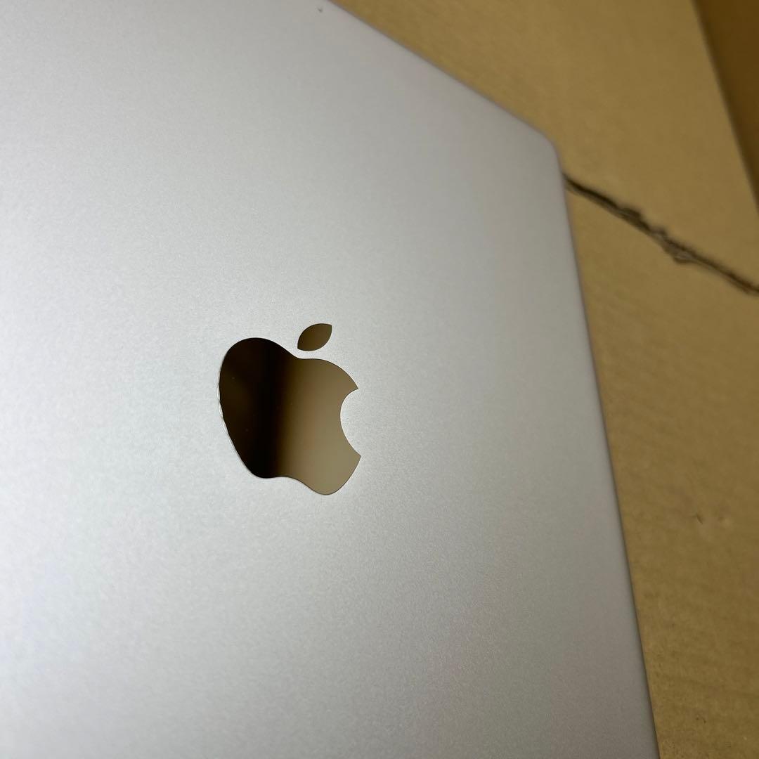 Apple iPad (第８世代) Wi-Fi 32GB シルバー