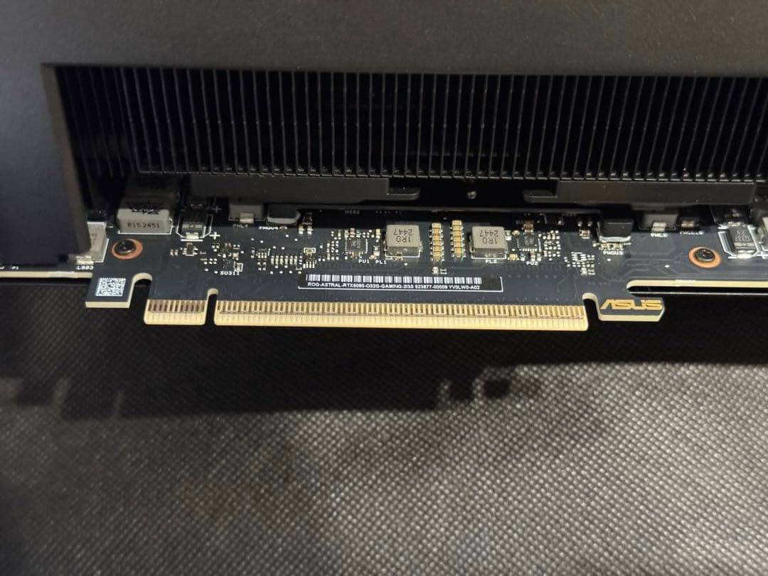 グラフィックボード・グラボ・ビデオカード ASUS ROG ASTRAL GeForce RTX 5090 OC