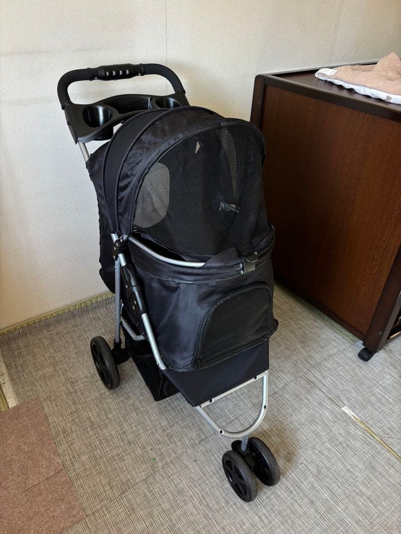 黒の折りたたみ式ベペットカート ベア柄クッション付き