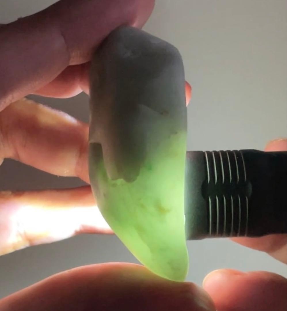 糸魚川翡翠 ヒスイ 66g 緑×白