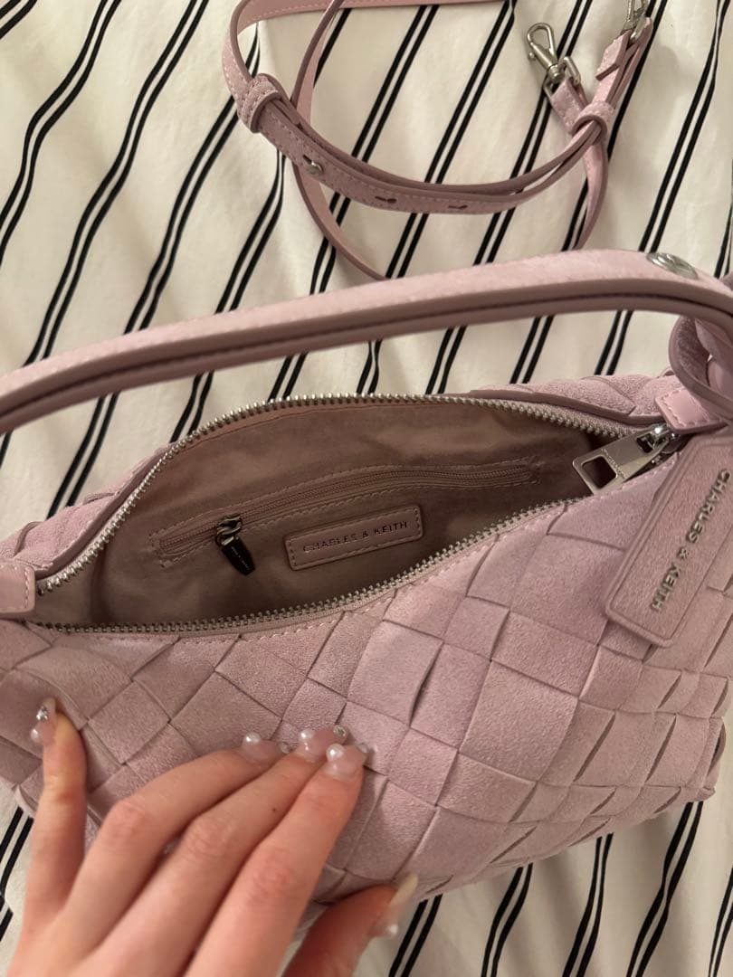 【ajote様】CHARLES & KEITH スエードウーブンショルダーバッグ