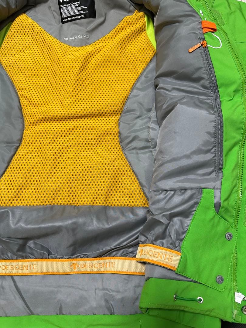 スキーウェア　デサント　破損箇所有り