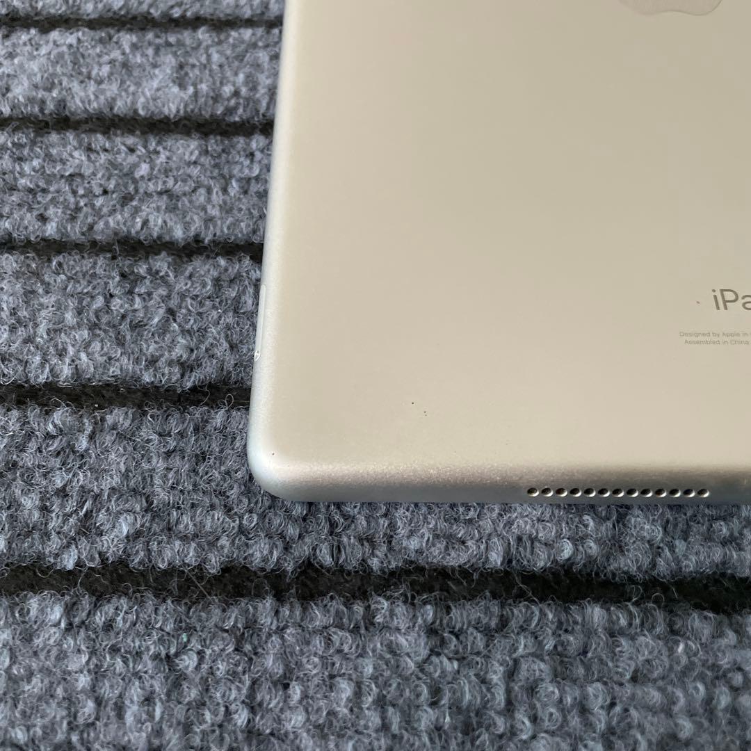 235 iPad 8世代 32GB SIMフリー シルバー