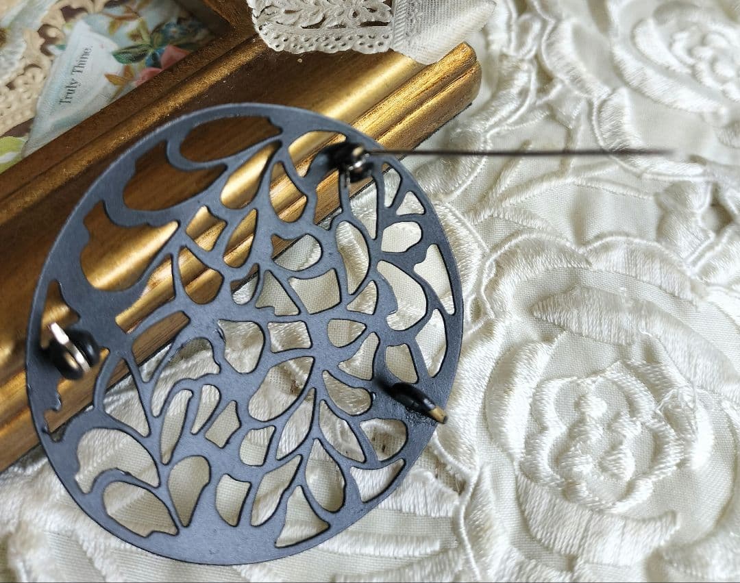 京都伝統工芸 中嶋象嵌 透かし唐草 ブローチ 兼 ペンダントトップ 2way