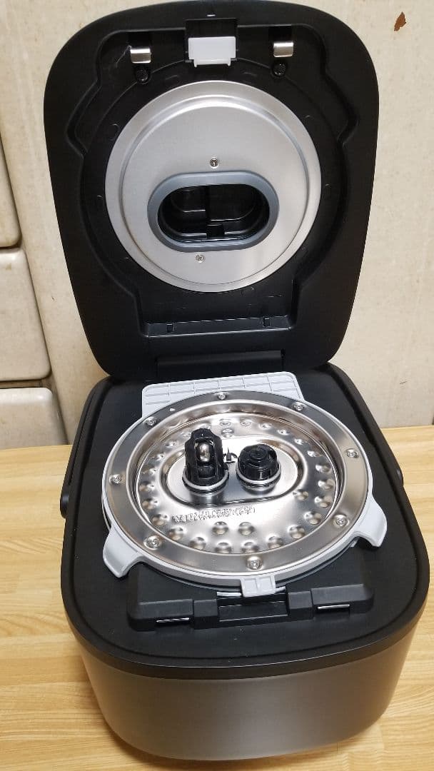 2024年製 東芝 圧力IH炊飯器 炎匠炊き 備長炭ダイヤモンド釜仕様