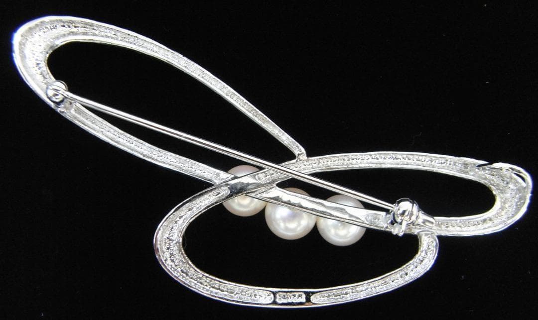 ★925シルバー(銀製) 本真珠ブローチ（アコヤ真珠)３粒★ 真珠のブローチ新品