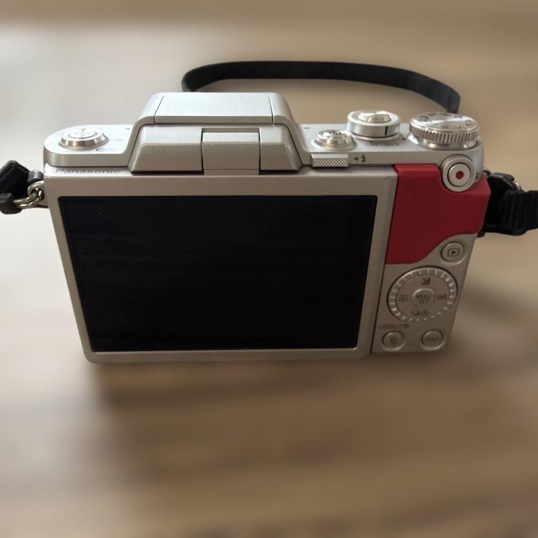 LUMIX G DMC-GF7W ダブルズームレンズキット　ミラーレス一眼