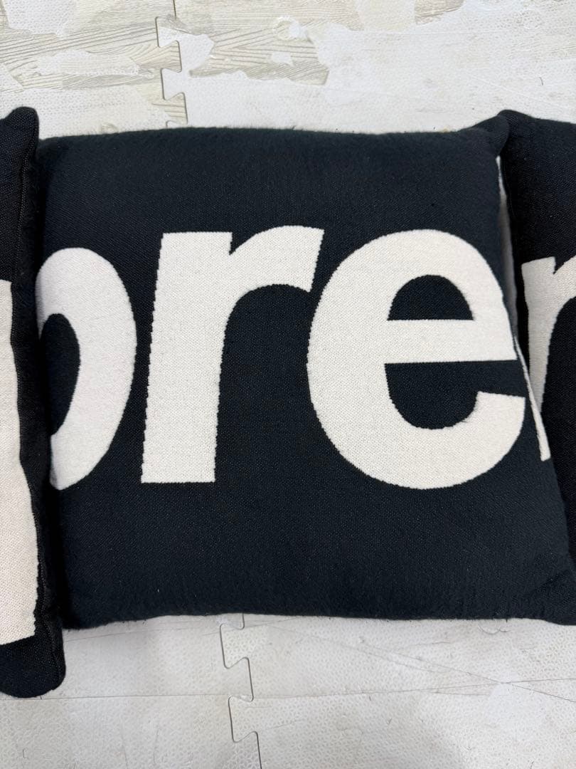 supreme ジュール・パンスの3連コラボクッション