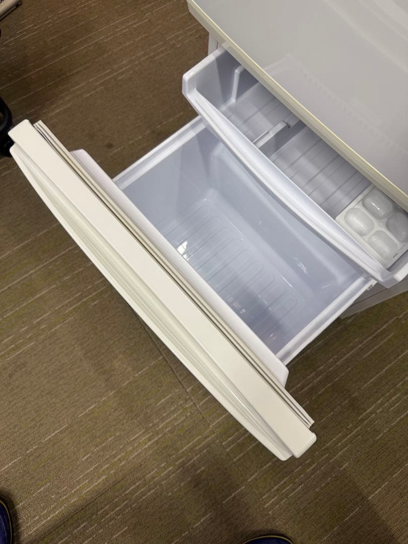 【洗浄消毒作業済】SHARP 137L 冷凍冷蔵庫　SJ-DA14D-W