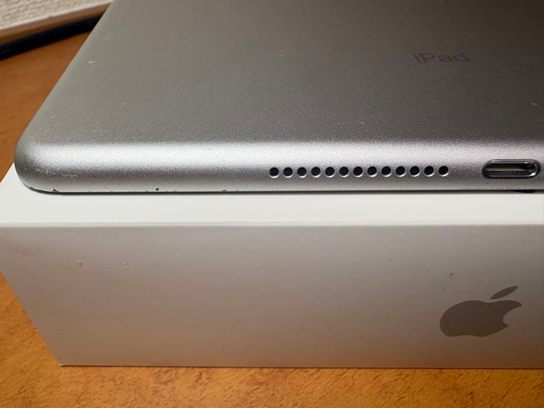 iPad WiFi 32GB シルバー（第6世代）