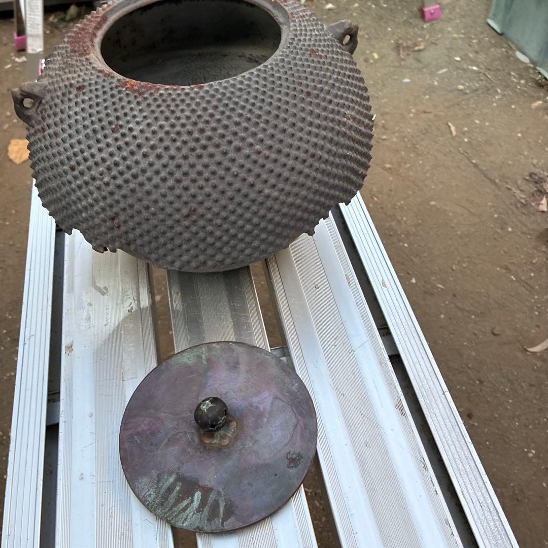 風炉釜 アラレ鉄釜 金属工芸 鐶付 釜鐶 茶道具 炭道具 茶釜 時代物 レトロ