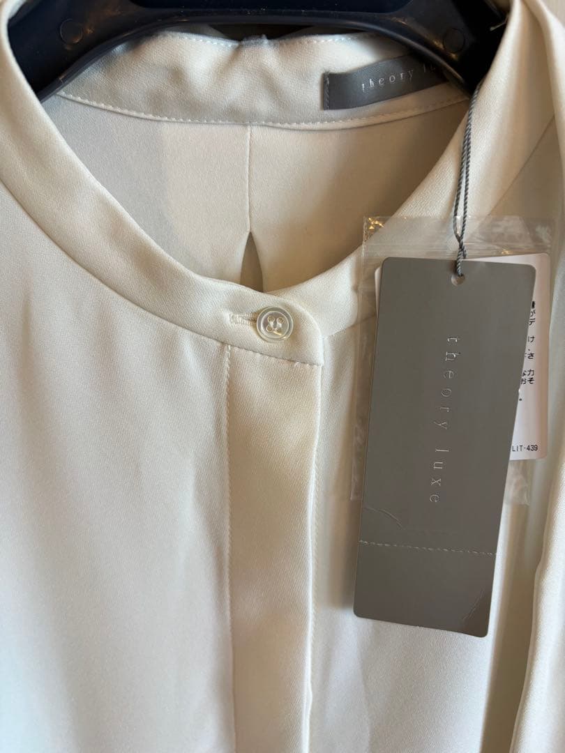 新品　theory luxeセオリーリュクス　アイボリー ボウタイブラウス36