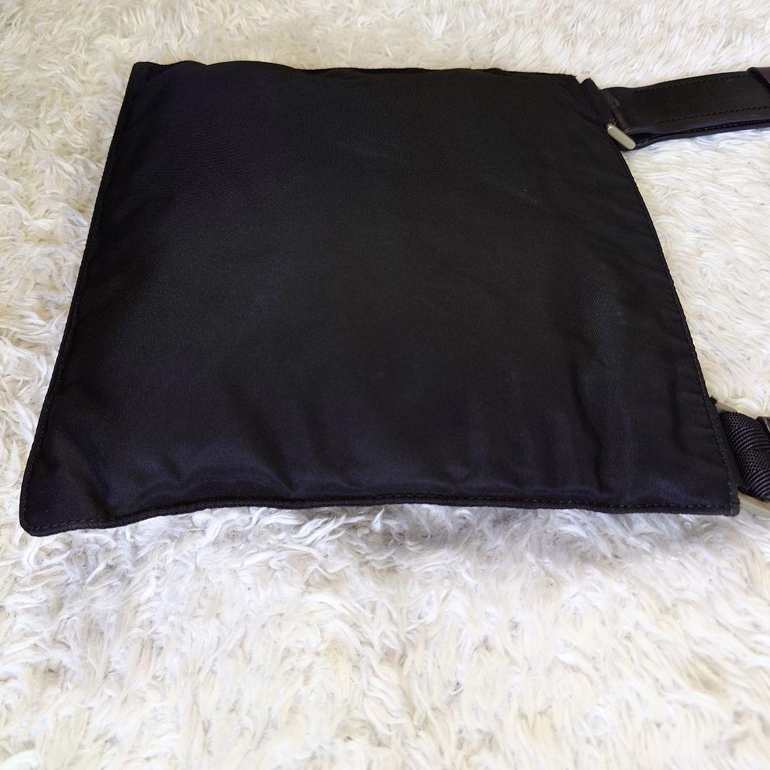 プラダ ショルダーバッグ 斜め掛け 三角ロゴ サコッシュ ブラック クロスボディ